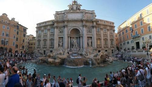Trevi fountain, fontana di trevi, trevi fountain rome, history of the trevi fountain, visiting trevi fountain, Palazzo Poli, Niccolò Salvi